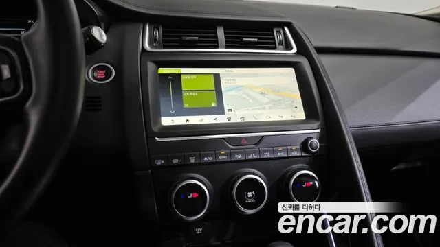 Jaguar E-PACE — фото 12