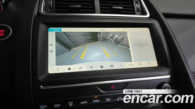 Jaguar E-PACE — фото 15