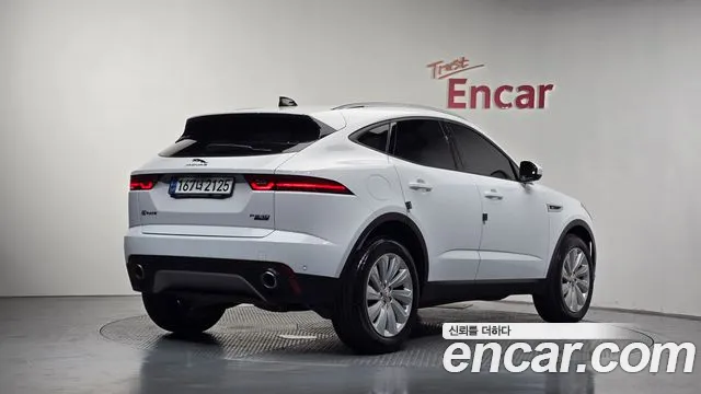 Jaguar E-PACE — фото 2
