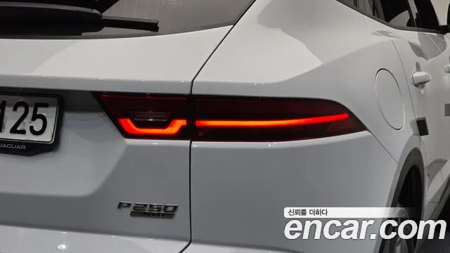 Jaguar E-PACE — фото 23
