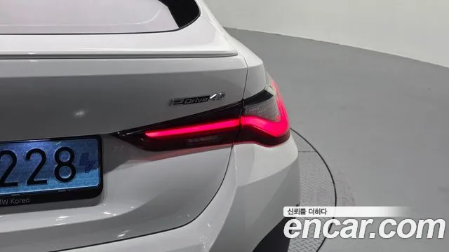 BMW i4 — фото 23