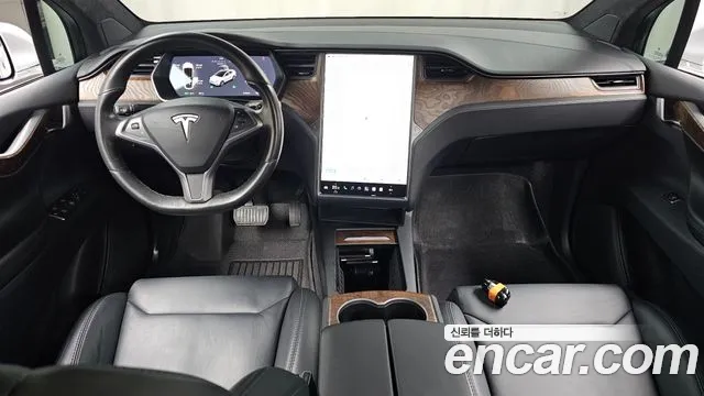 Tesla Model X — фото 6