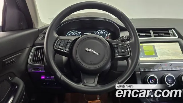 Jaguar E-PACE — фото 14