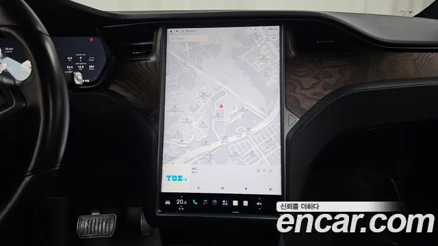 Tesla Model X — фото 11