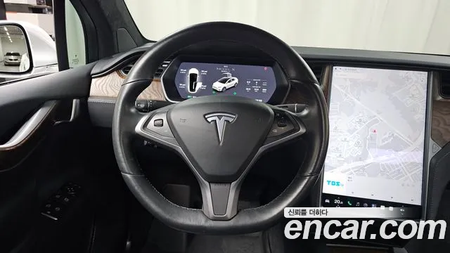 Tesla Model X — фото 12