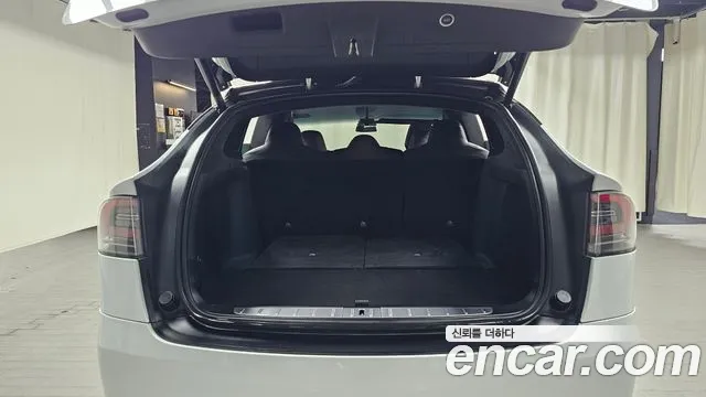 Tesla Model X — фото 16