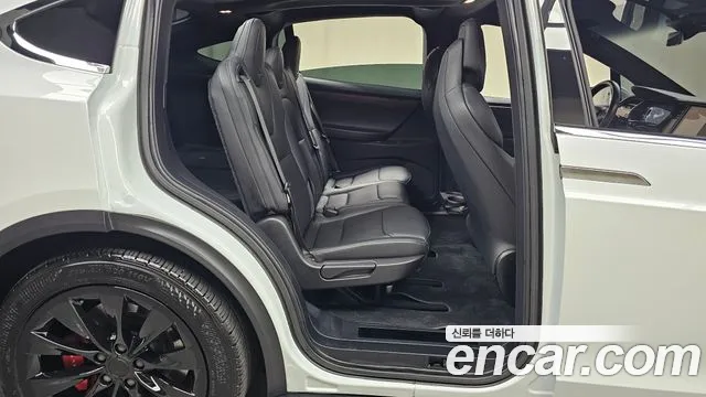 Tesla Model X — фото 10