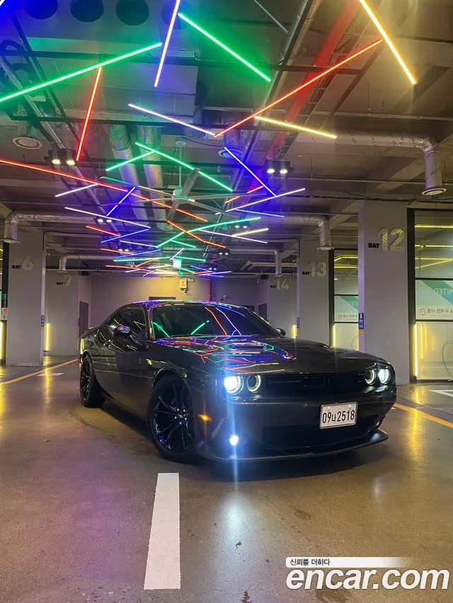 Dodge Challenger — фото 1