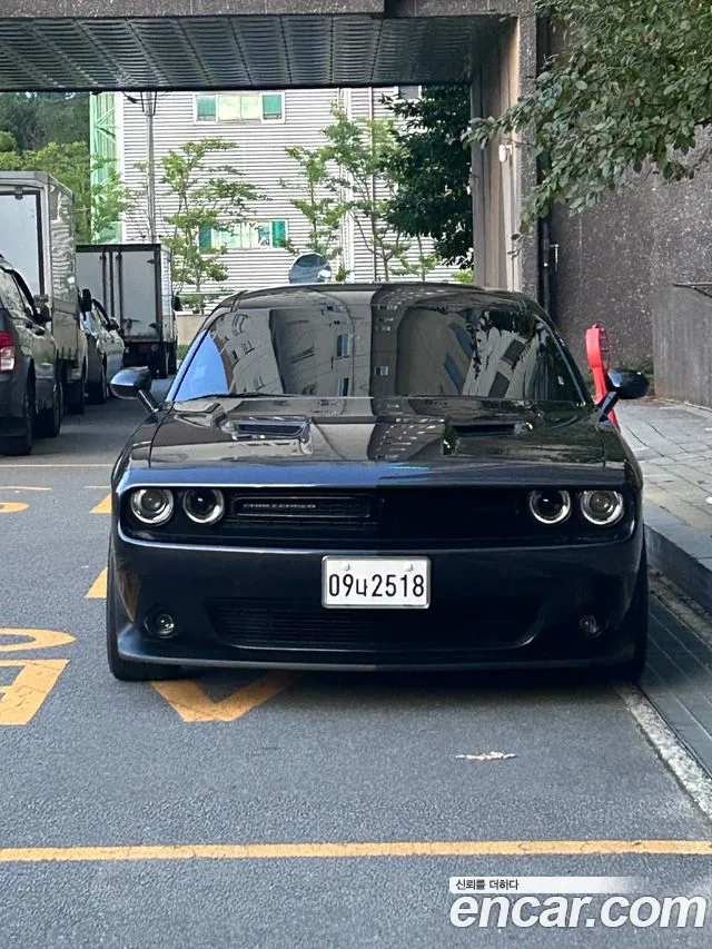 Dodge Challenger — фото 2