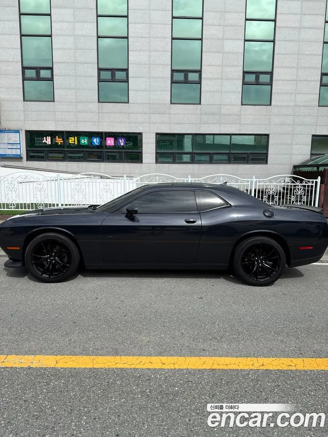 Dodge Challenger — фото 3