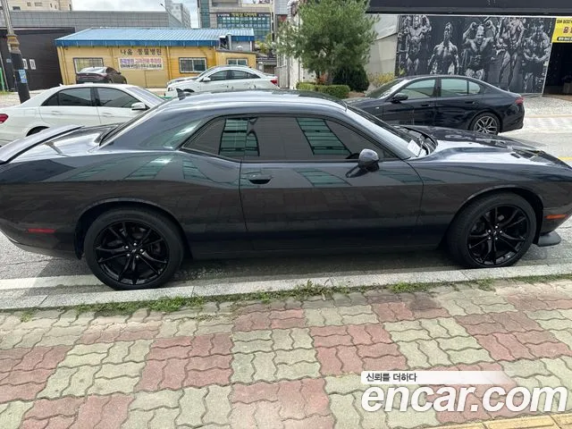 Dodge Challenger — фото 4