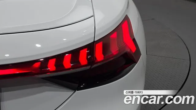 Audi e-tron GT — фото 23