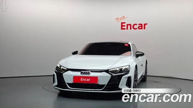 Audi e-tron GT — фото 3