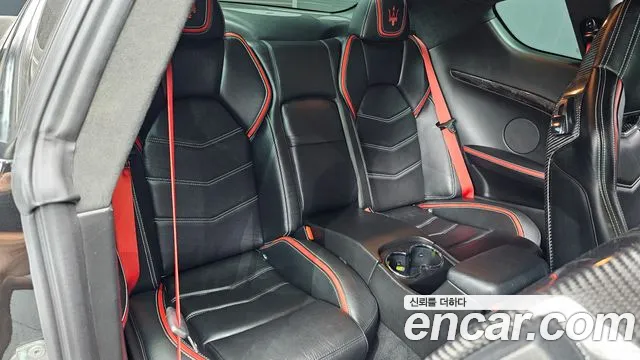 Maserati GranTurismo — фото 12