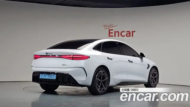 BYD Seal — фото 1