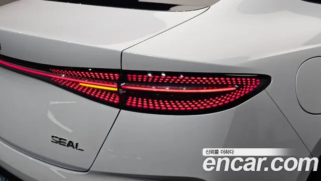 BYD Seal — фото 23