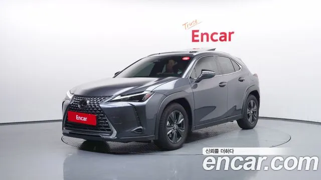 Lexus UX — фото 1