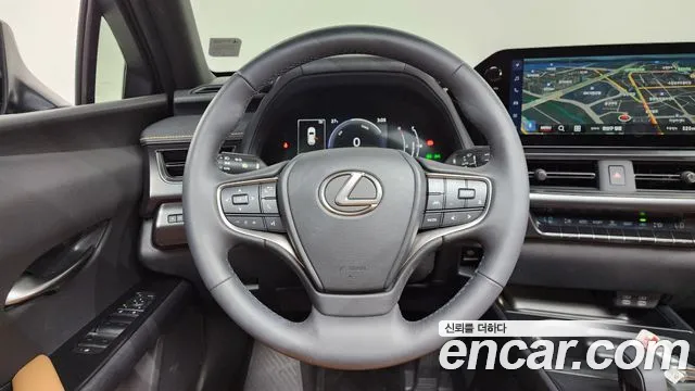 Lexus UX — фото 12