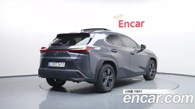 Lexus UX — фото 2