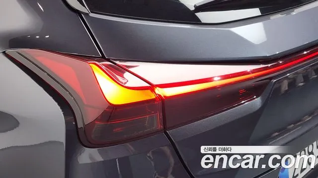 Lexus UX — фото 23