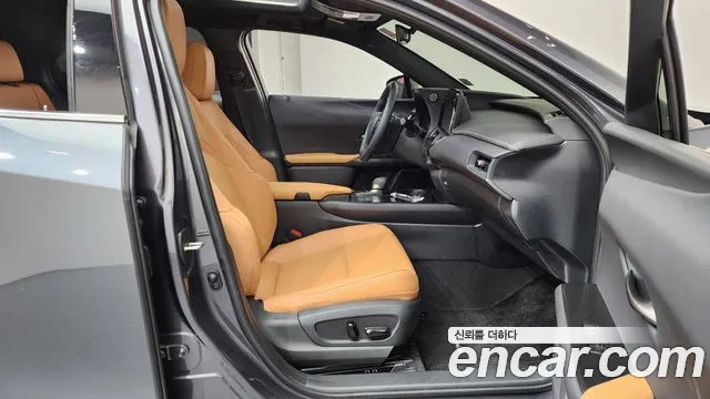 Lexus UX — фото 26
