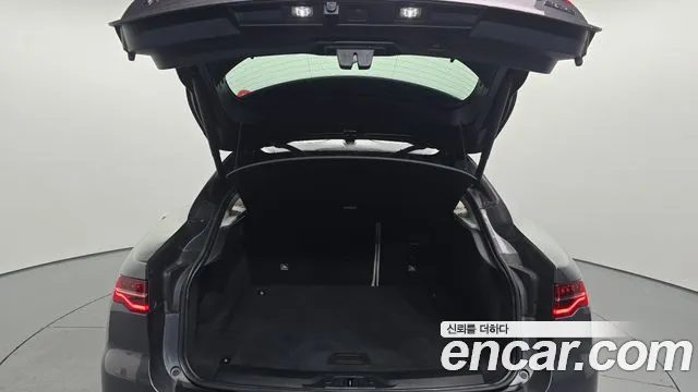 Jaguar I-PACE — фото 20