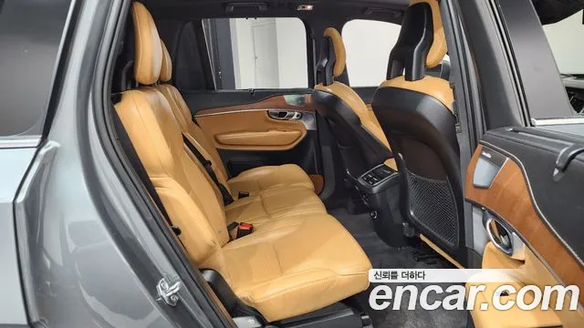 Volvo XC90 — фото 11