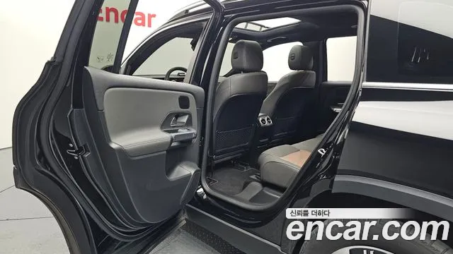 Mercedes-Benz EQB — фото 12