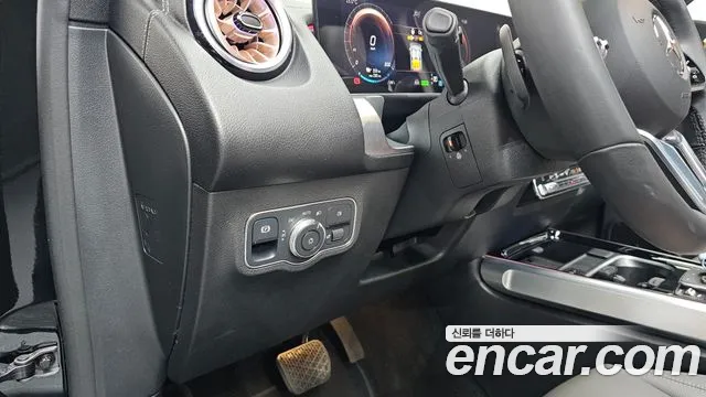 Mercedes-Benz EQB — фото 18