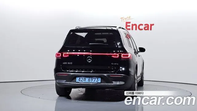Mercedes-Benz EQB — фото 4