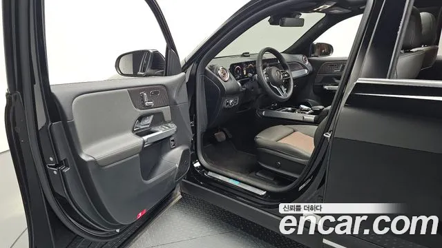Mercedes-Benz EQB — фото 10