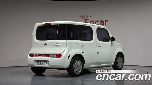 Nissan Cube — фото 1