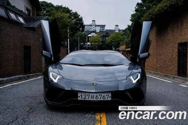 Lamborghini Aventador — фото 1
