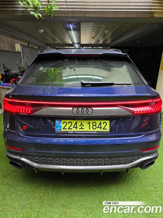 Audi RSQ8