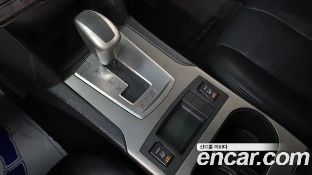 Subaru Legacy — фото 9