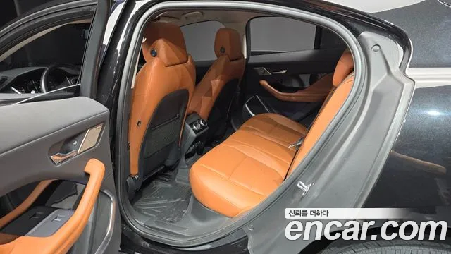 Jaguar I-PACE — фото 11