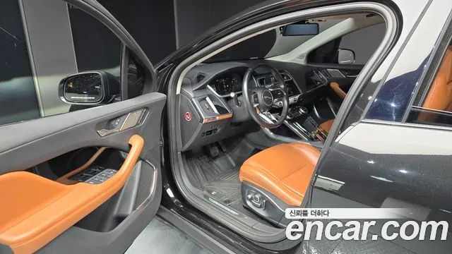 Jaguar I-PACE — фото 10