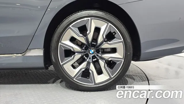 BMW i7 — фото 21