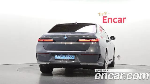 BMW i7 — фото 4