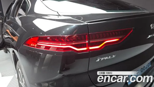 Jaguar I-PACE — фото 23