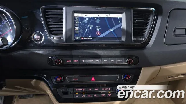 Kia Carnival — фото 12