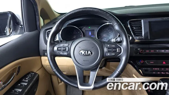 Kia Carnival — фото 13
