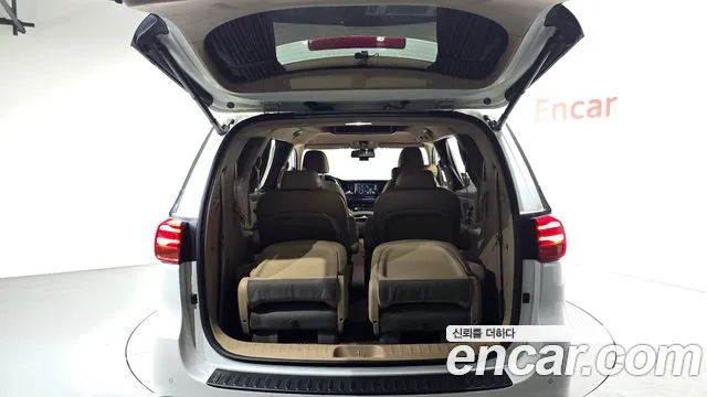 Kia Carnival — фото 18