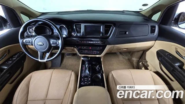 Kia Carnival — фото 7