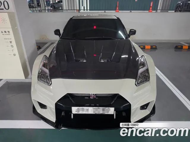 Nissan GT-R