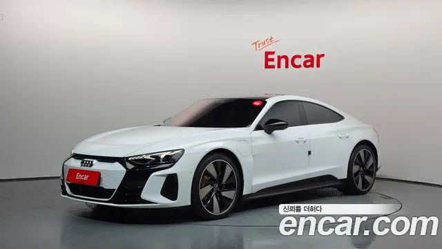 Audi e-tron GT — фото 1