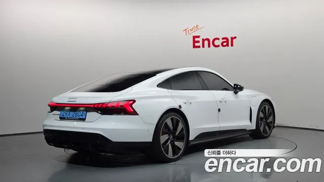 Audi e-tron GT — фото 2