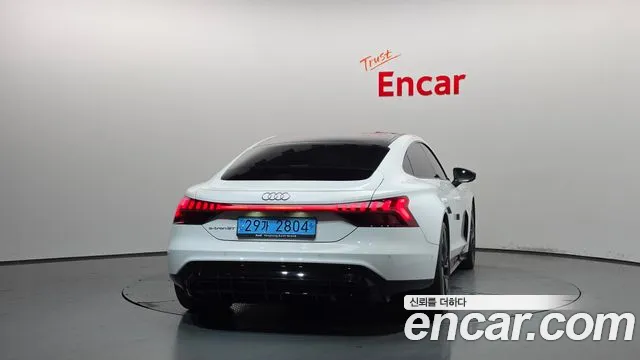 Audi e-tron GT — фото 4