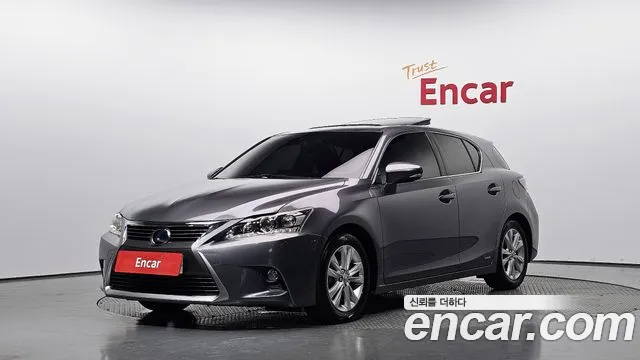 Lexus CT200h — фото 1