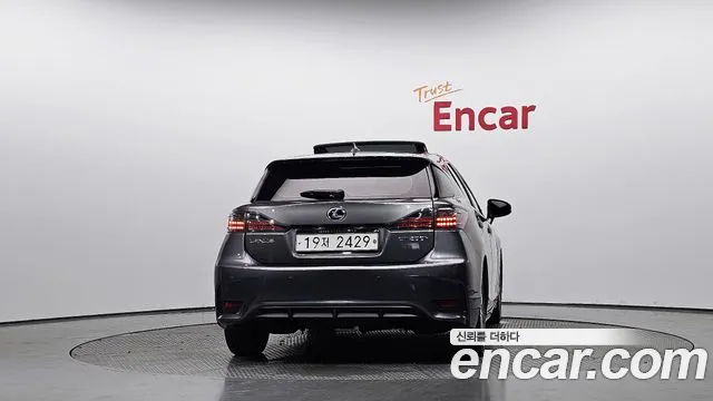 Lexus CT200h — фото 4